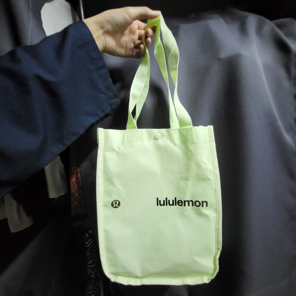 Lululemon shopping bag ถุงรียูส ใช้ซ้ำได้ ลูลู่เลม่อน สีเขียว
