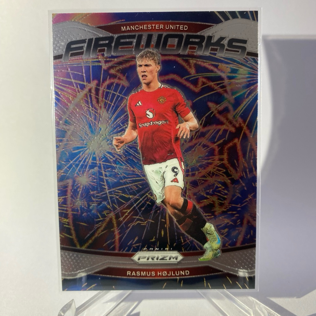 การ์ดนักฟุตบอล RASMUS HOJLUND, MANCHESTER UNITED, FIREWORKS, PANINI PRIZM 2025