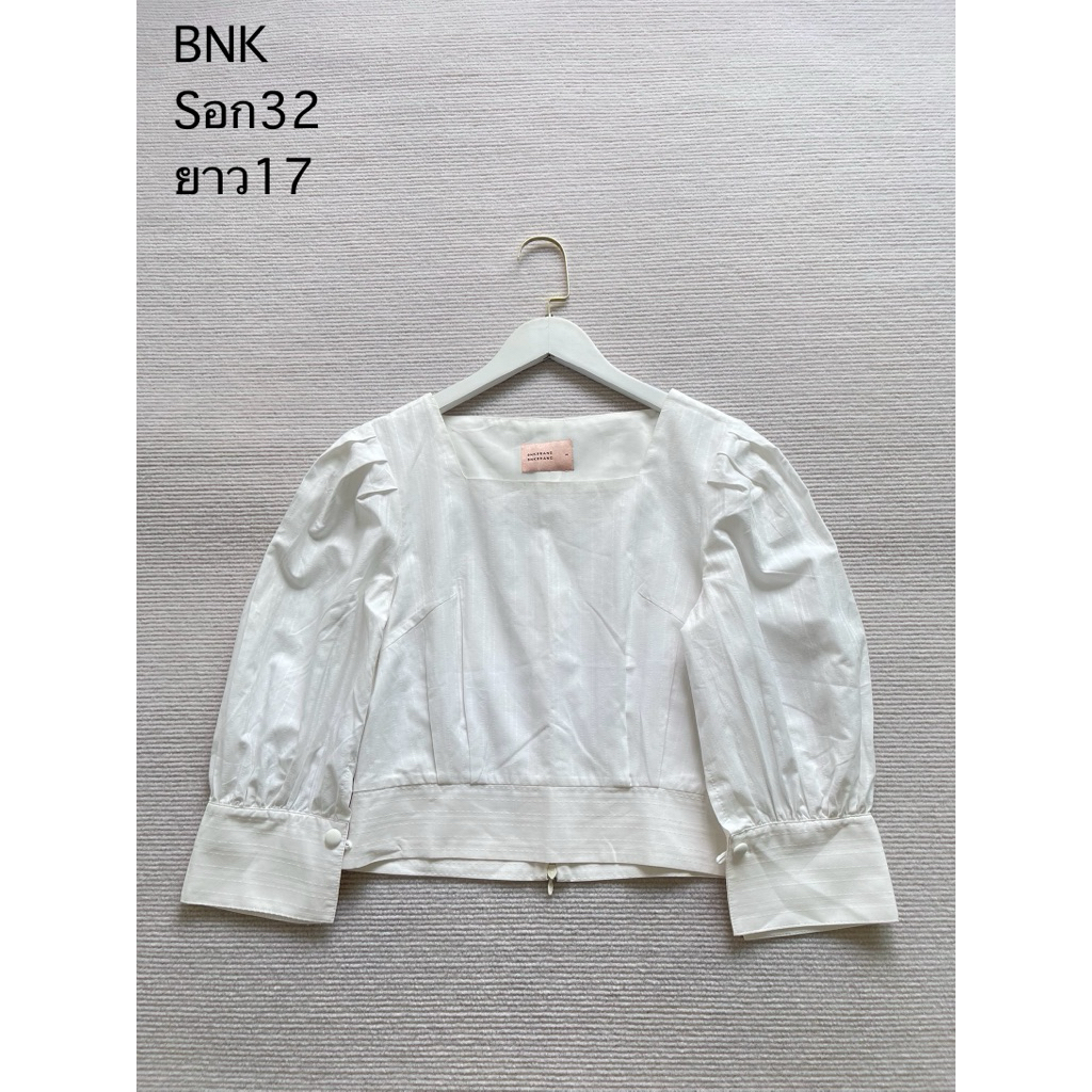 BNK Brand เสื้อซิปหลัง สภาพดีค่ะ