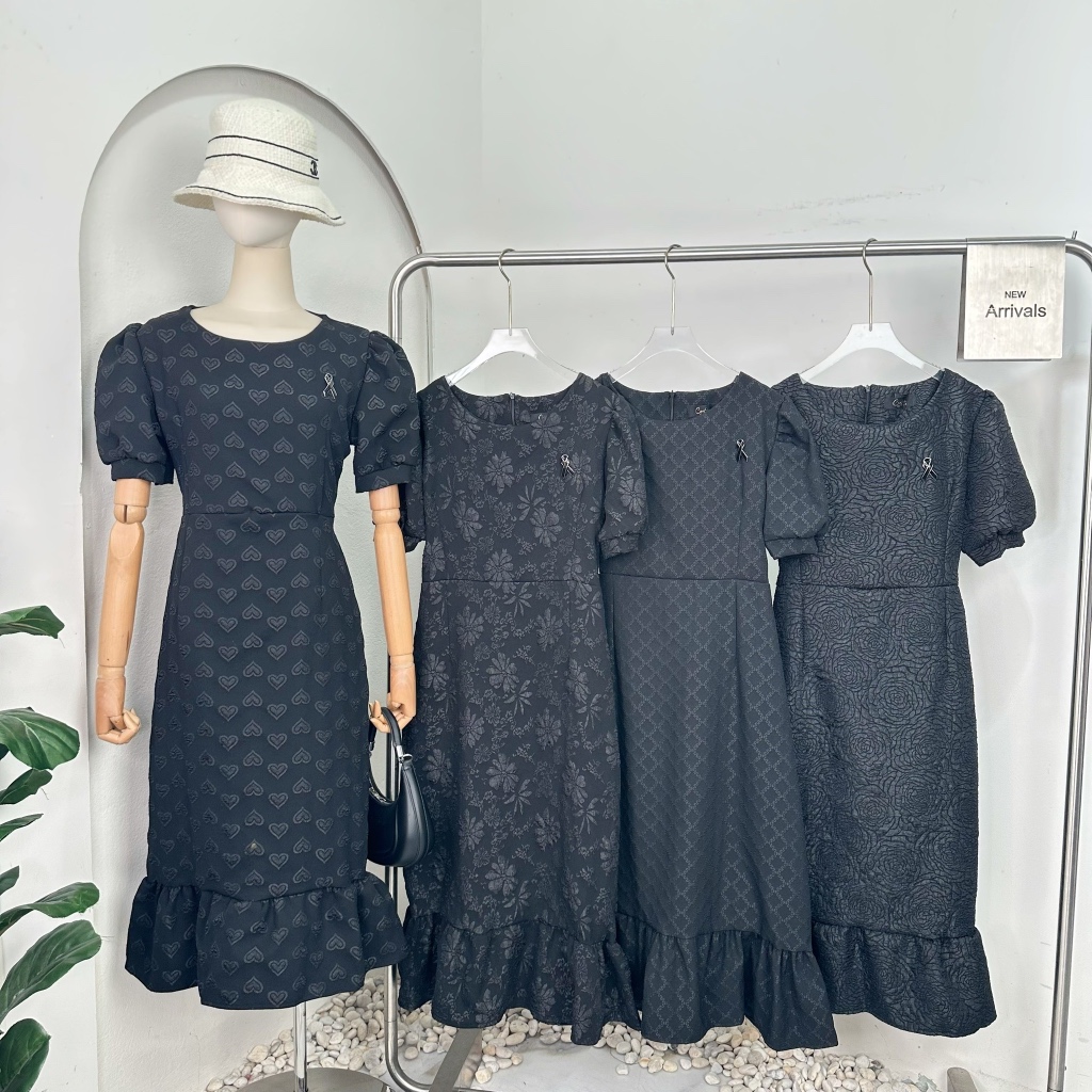 Mook_shop เดรสยาวลักชูแขนพอง มาพร้อมเข็มกลัด