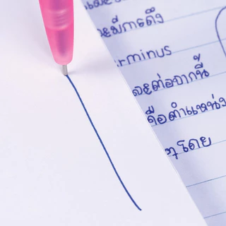 ปากกา ปากกาหมึกเจล ควอนตั้ม Quantum SHARP 0.5 มม. หมึกน้ำเงิน ด้ามคละสี (1 ด้าม)