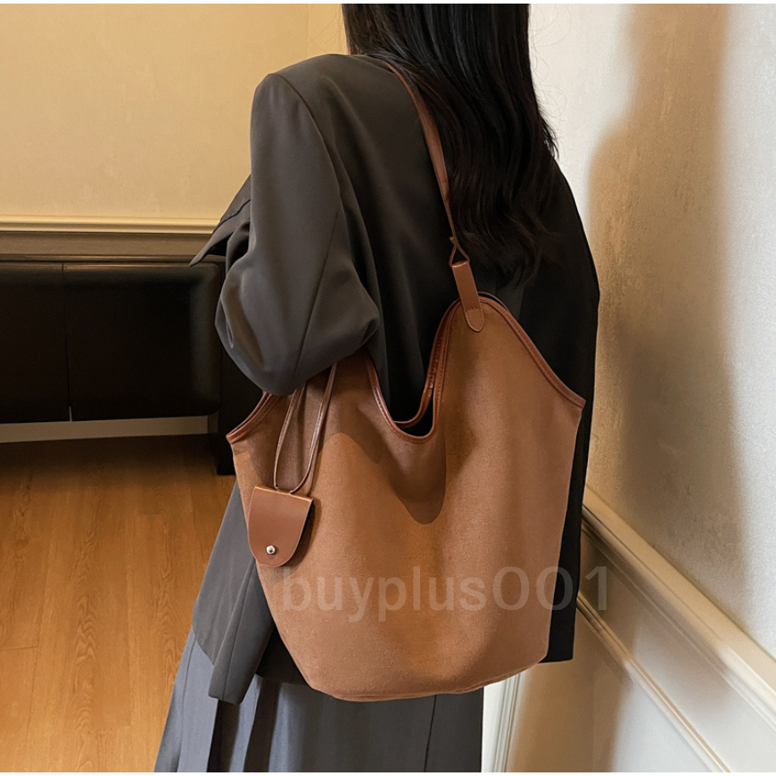 buyplus001 กระเป๋าสะพายทรงโฮโบ้หนังกลับดีไซน์มินิมอล  พร้อมส่งในไทย  มี 4 สี พร้อมส่งไทย  มีบริการส่