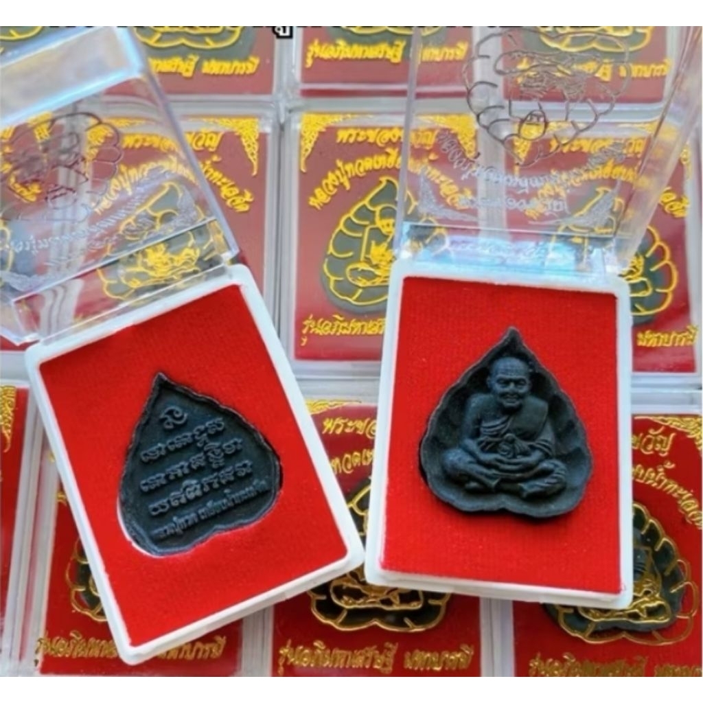 ยกลัง100กล่อง พระผงหลวงปูทวด ทรงใบโพธิ  สีดำคมชัดเหมาะแจกงานทีระลึก