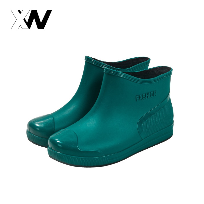 XWbrand  รองเท้ากันฝนผู้หญิง ทรงสั้นแฟชั่นใส่ลุยได้ วัสดุยางกันน้ำกันลื่น พื้นนุ่มเหมาะได้หลายโอกาส 