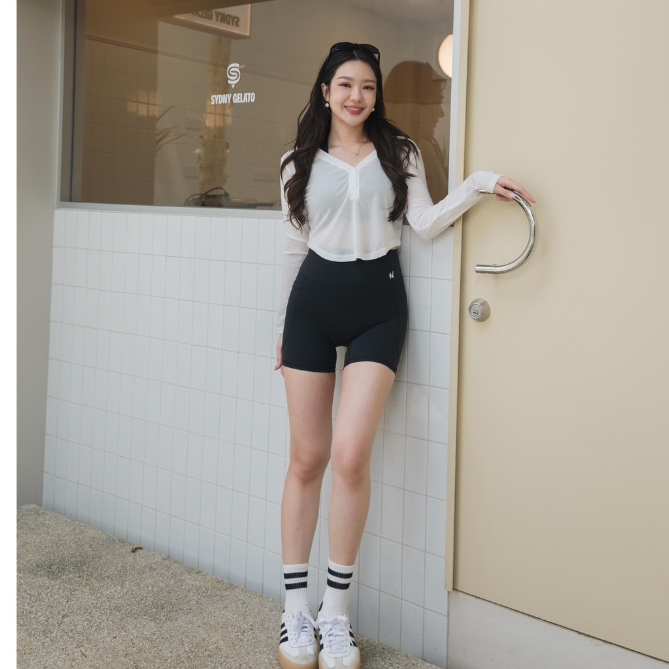 T015 LiteLayer Top เสื้อแขนยาวคลุมบรา เนื้อผ้าบางเบาใส่สบาย ไม่ร้อน