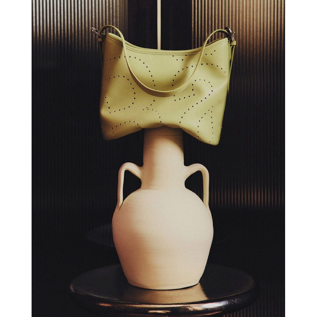 [คอลใหม่3สีล่าสุด]ใช้โค้ดลด 20-30% Rally Loop Bag กระเป๋าทรง Hobo ตัดเย็บจากหนังที่ให้สัมผัส Soft & Slouchy - รูปที่ 2