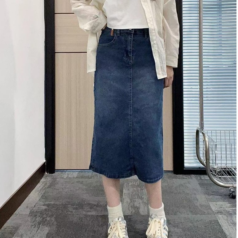 【GHAOHES】กระโปรงยีนส์เอวสูงS-4XL สีฟ้าเข้มย้อนยุค วัสดุยืดดี ผ่าหลัง กระโปรงเหมาะสำหรับทุกโอกาส