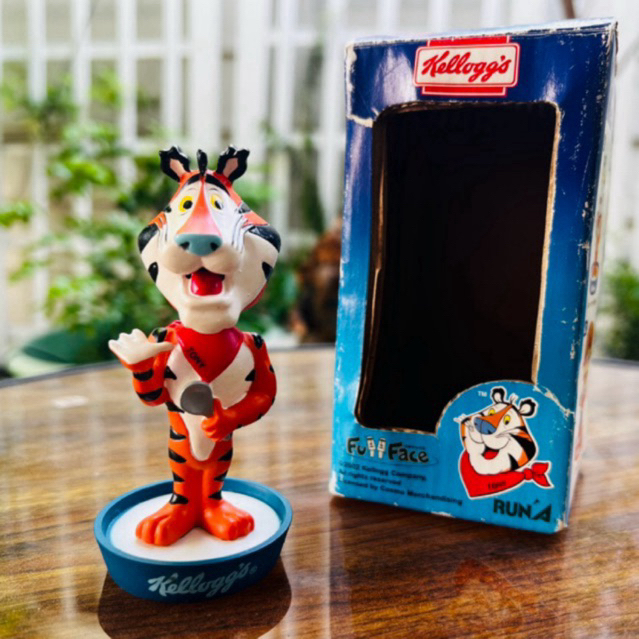 Kellog’s Tony งานเรซิ่นเก่าๆ ปี 2002 สภาพตัวดีมากกก แต่กล่องเริ่มเปื่อยตามภาพ น่ารักหัวดุ๊กดิ๊ก นักส