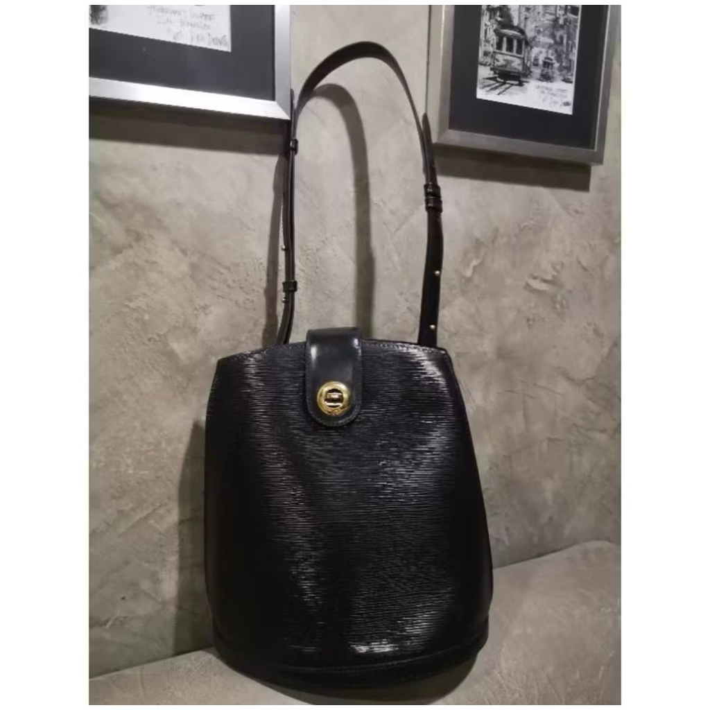 ส่งต่อ Louis vuitton แท้ LV vintage cluny Bucket Epi