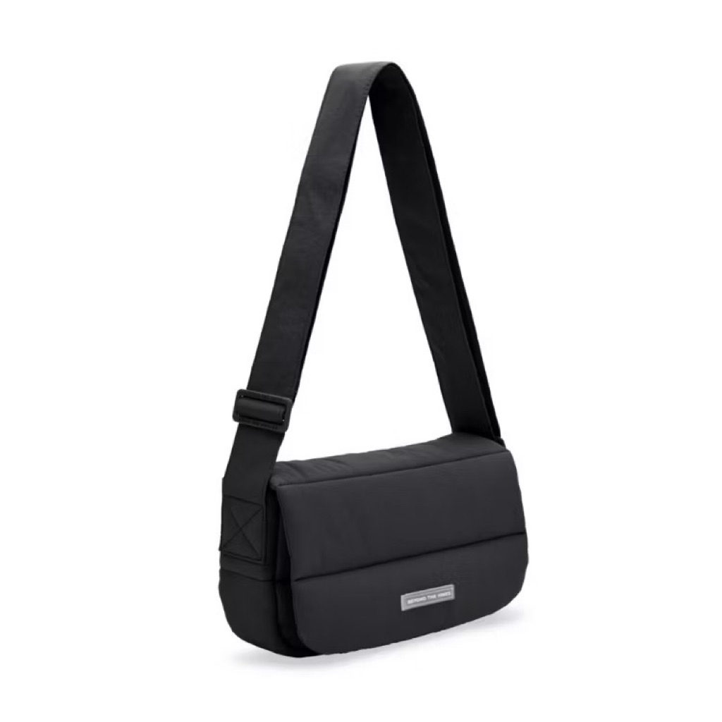 ส่งต่อ beyond the vines pocket poofy bag มือสอง