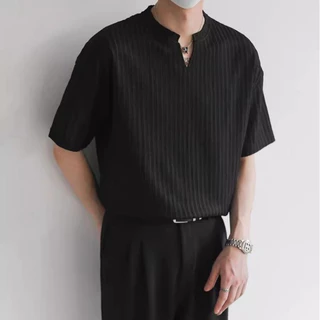 เสื้อยืดผู้ชายแขนสั้น ทรงหลวม คอวีเล็ก ลายริ้ว สีพื้น สไตล์เกาหลี ผ้าบางเบา ใส่สบาย ฤดูร้อน M-2XL[COD]