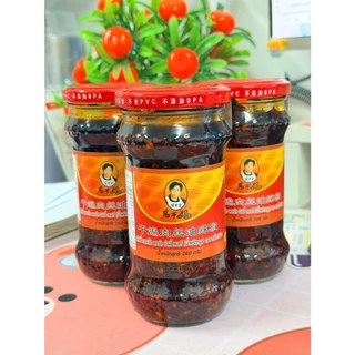 LaoGanMa ตรา เหล่ากานมา น้ำพริกหมู 260G. EXP.09/05/2027 ผ่าน อย. ในไทย