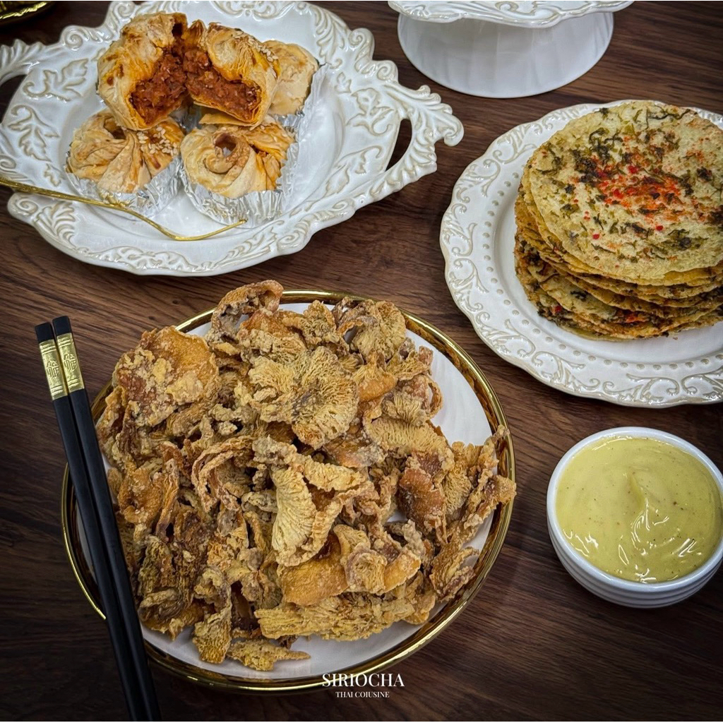 เซ็ตรวมสินค้าขายดีประจำร้าน ข้าวตังชาววัง ขนมเปี๊ยะหมูแดงเตาถ่าน และเห็ดนางฟ้าทอดกรอบ อบดอกเกลือ