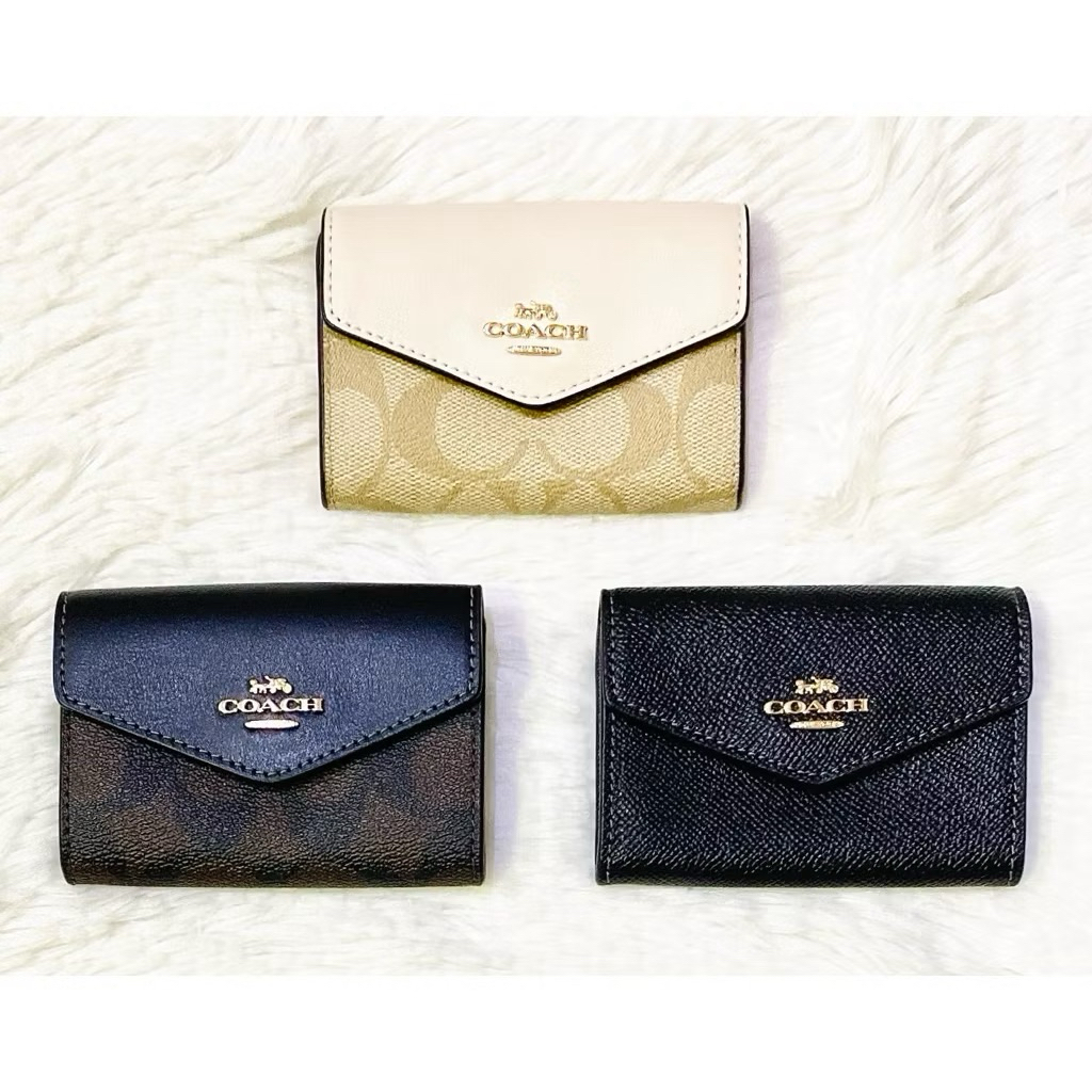 🌟พร้อมส่ง🌟ของแท้💯จากอเมริกา🇺🇸Flap Card Case In Signature Canvas