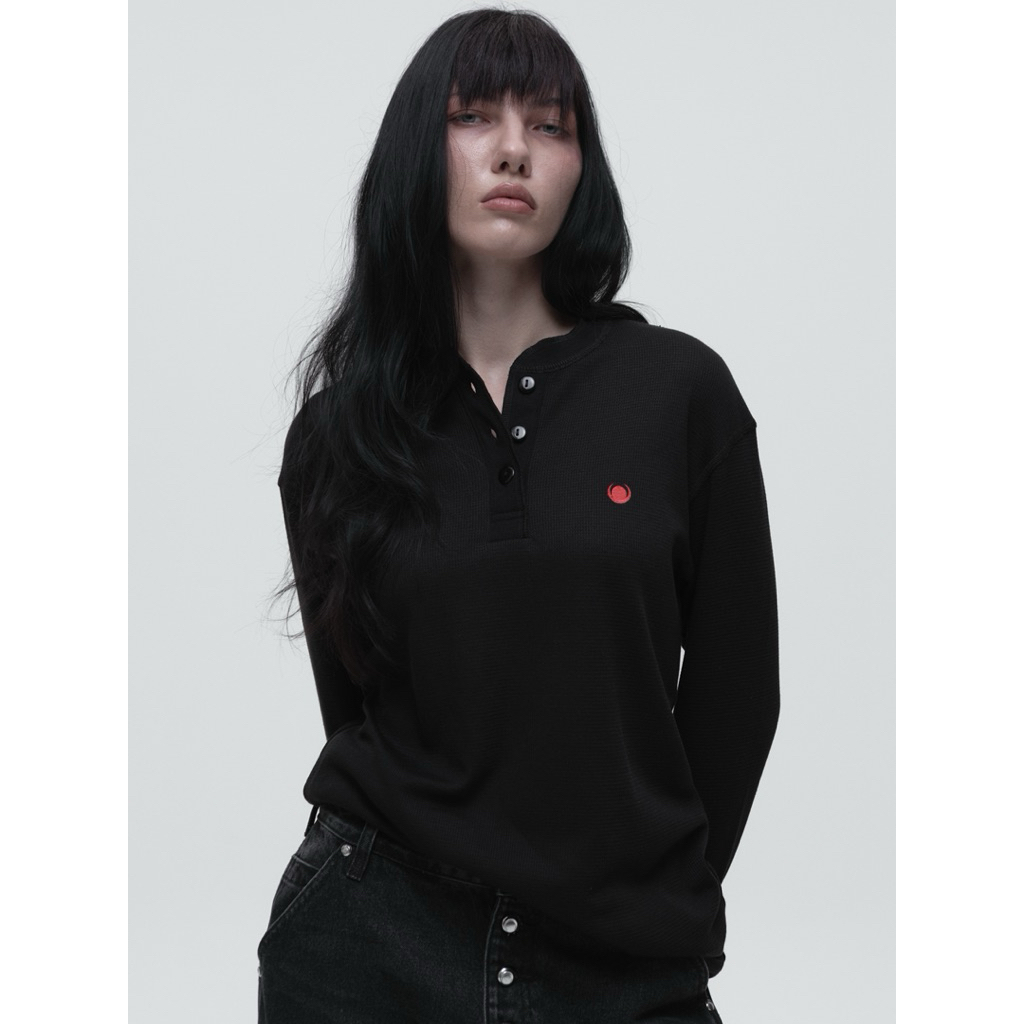 'Red Moon' Thermal Henry Tee