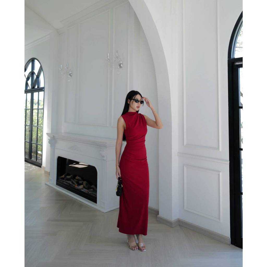 INTUON #9813​ (พร้อมส่ง) เดรสยาวคอชิดแขนกุด แต่งย่นไหล่และย่นตรงเอว T-SHIRTNISTA - รูปที่ 6