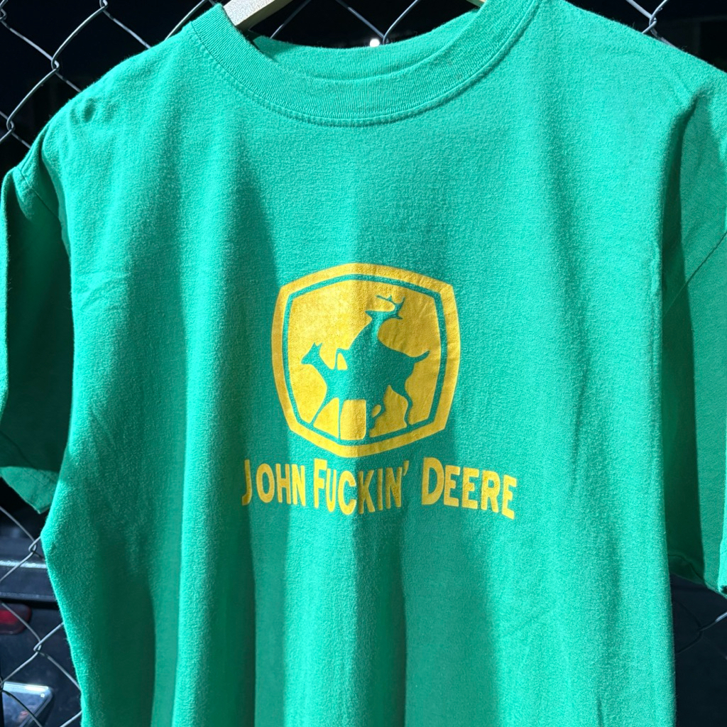 เสื้อวินเทจ JOHN F*CKIN’ DEERE Parody (M)