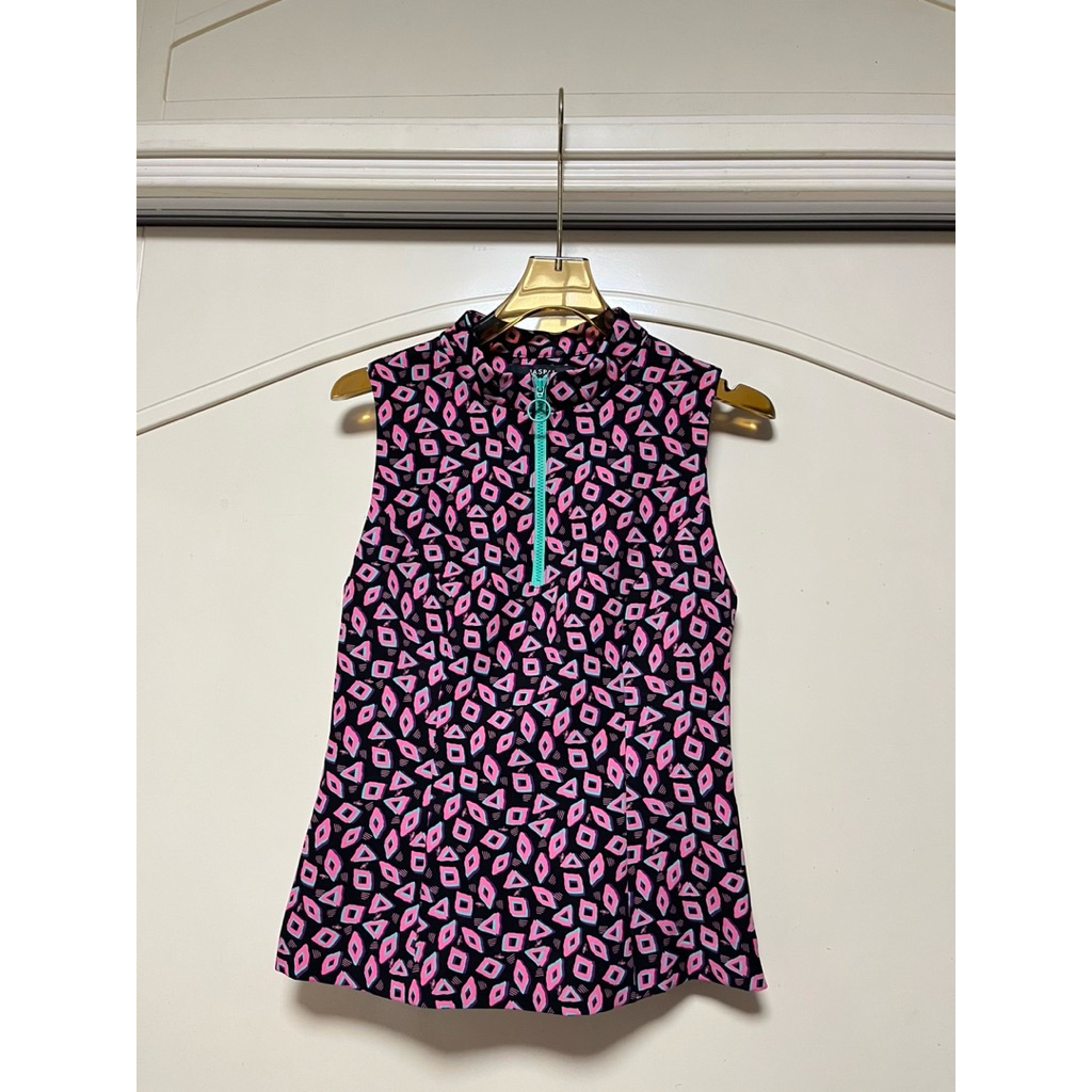 Jaspal brand Z.Xs เสื้อ คอปีน แขนกุด สวยมาก ผ้าดีมาก ซิปข้าง อก 32“ ความยาว 21”