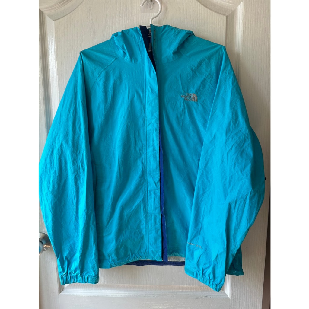 เสื้อกันหนาว the north face แท้!! มือสอง  Hyvent 2.5L อก 42 ยาว 25 มีตำหนิคราปเปื้อนตามคลิป