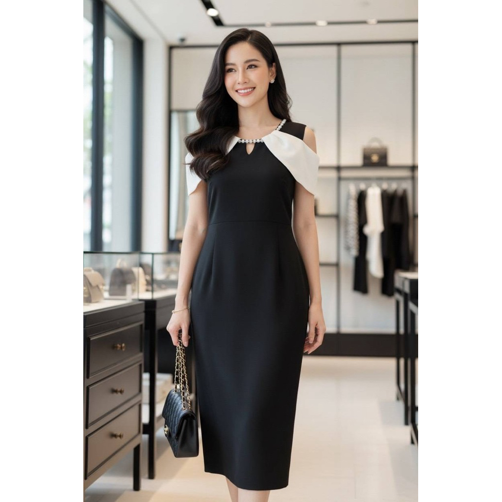 เดรสยาว สีดำ เว้าไหล่ คอปักเพชร งานป้าย love lady