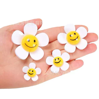 💦พร้อมส่ง💦 ตัวติดรองเท้า จิ๊บบิท Jibbitz ดอกเดซี่🌼 Lovely Daisy มีให้เลือก 4 ขนาด (ราคาต่อ 1 ชิ้น) วัสดุทำจากอะคริลิค