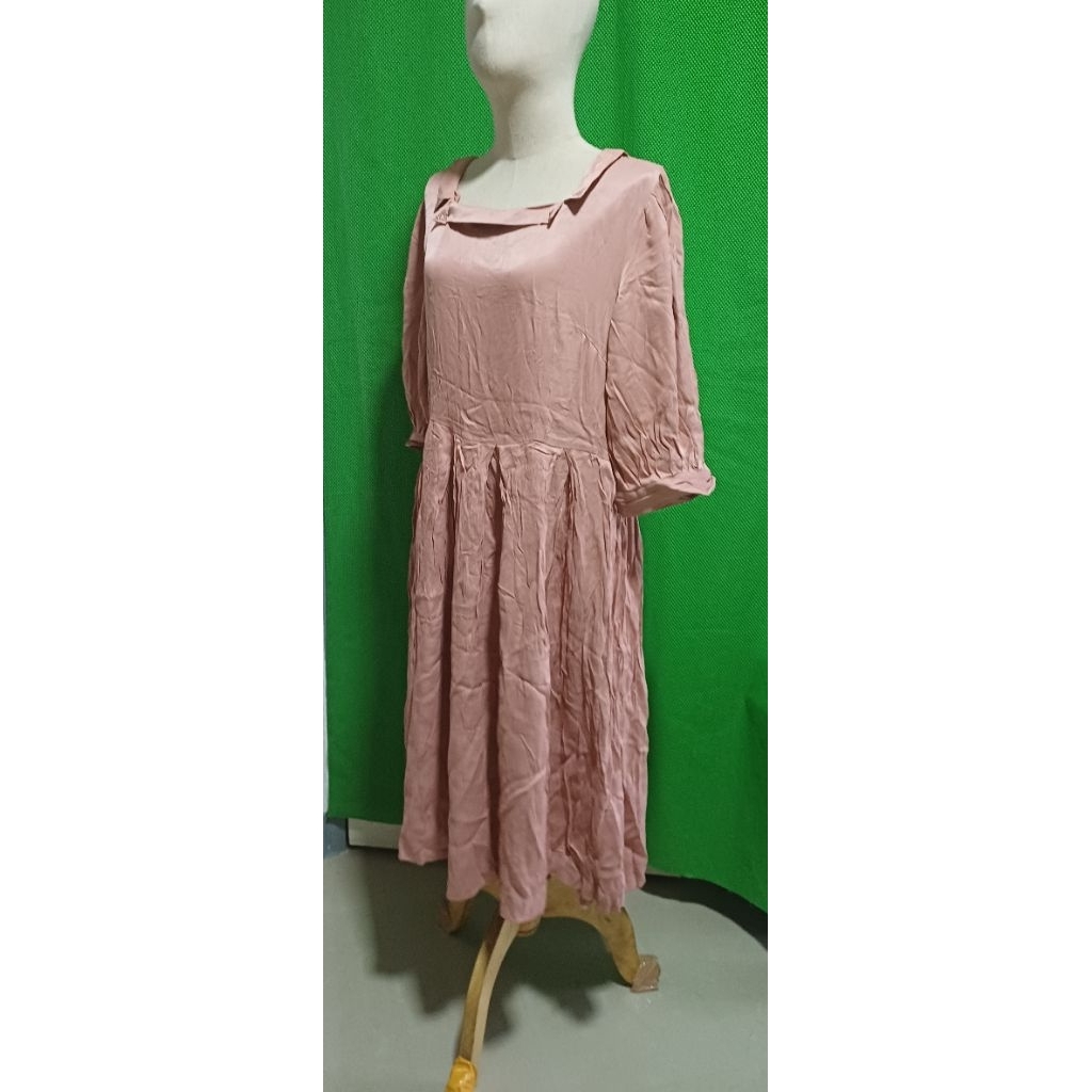 ชุด เดรส สี ชมพู นู้ด แขน ตุ๊กตาซิปข้าง ผ้าห่าง กระรอก ทิ้ง ตัว สะโพก 60 อย่าง 43 งาน มือ สอง 2070