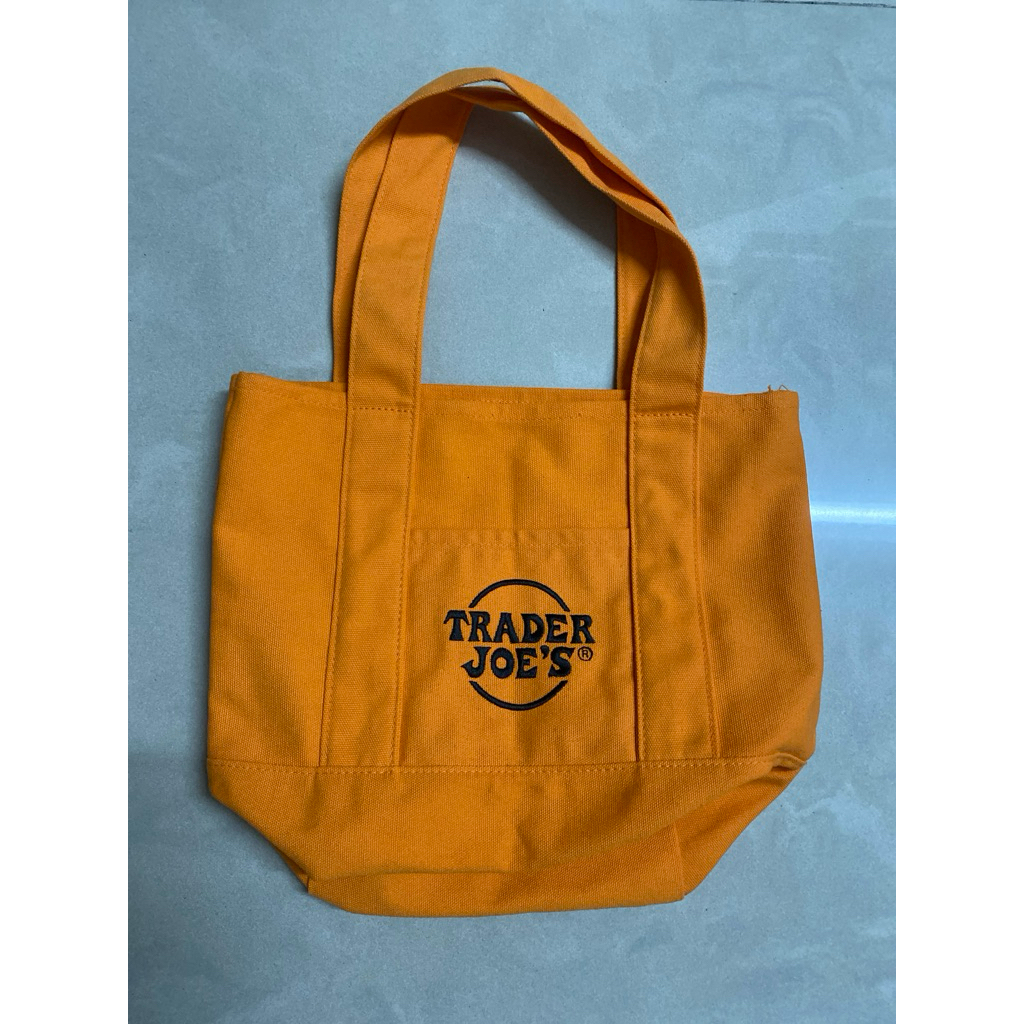 กระเป๋าผ้าแควนวัส TRADER JOE’S