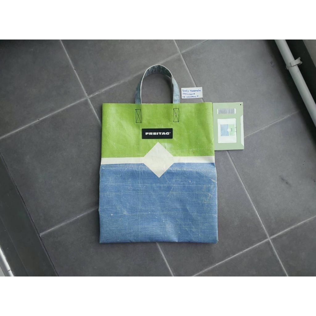 Freitag miami เขียวฟ้าขาว