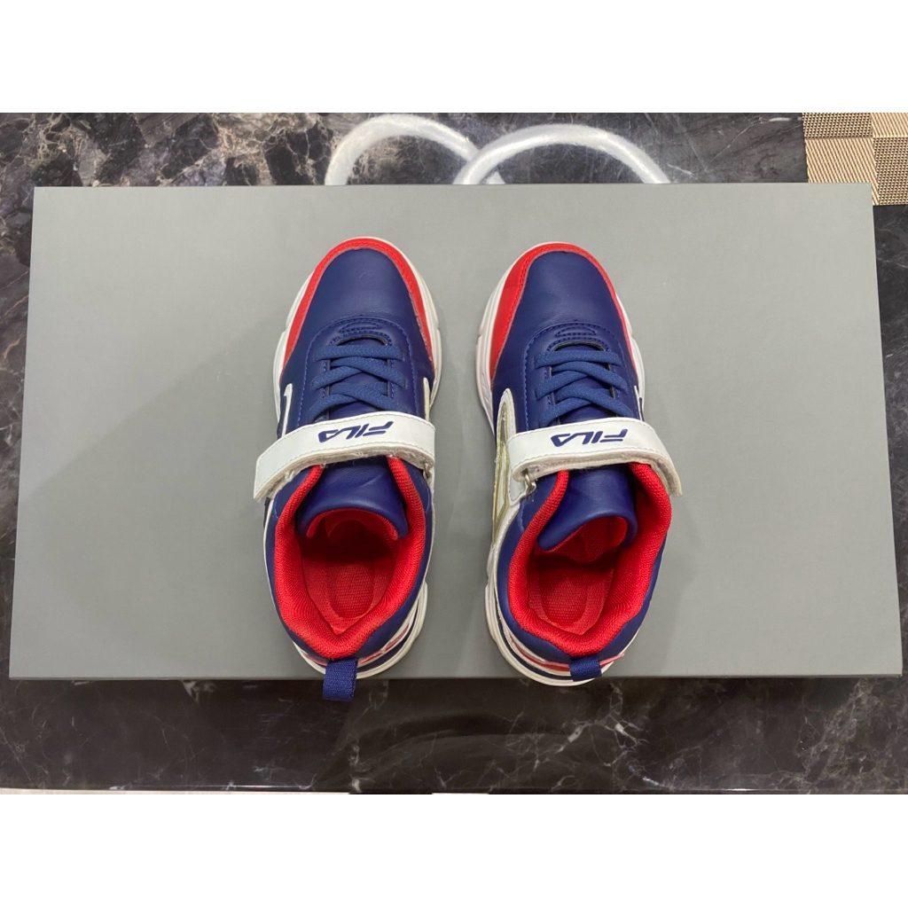 รองเท้าเด็กมือสองFilaของแท้