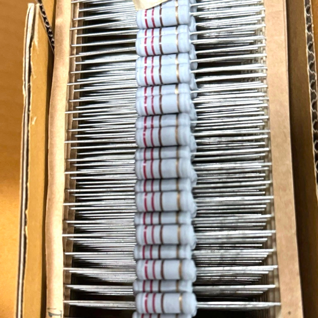 (10ตัว) Resistor 220 ohm 3W 5% ตัวต้านทาน 3 วัตต์ 220 โอห์ม รีซิสเตอร์ ทนร้อน แบบไววาลล์ Metal oxide