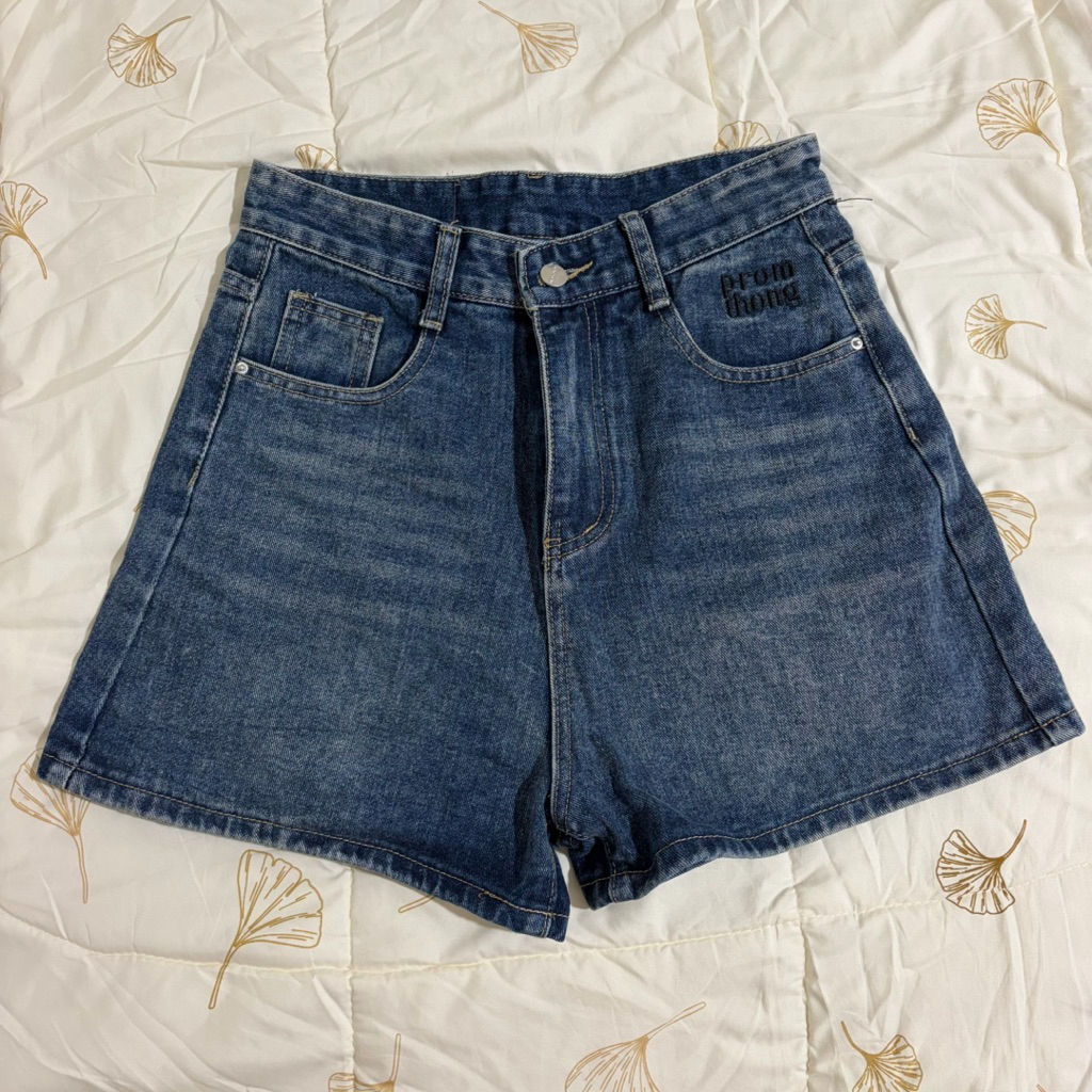 กางเกงยีนส์ขาสั้น ไซส์m promthong มือสองสภาพดี