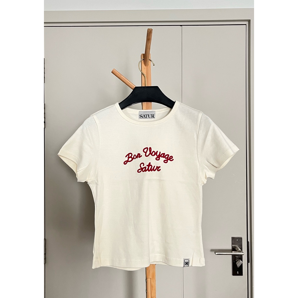 เสื้อยืด satur สีครีม