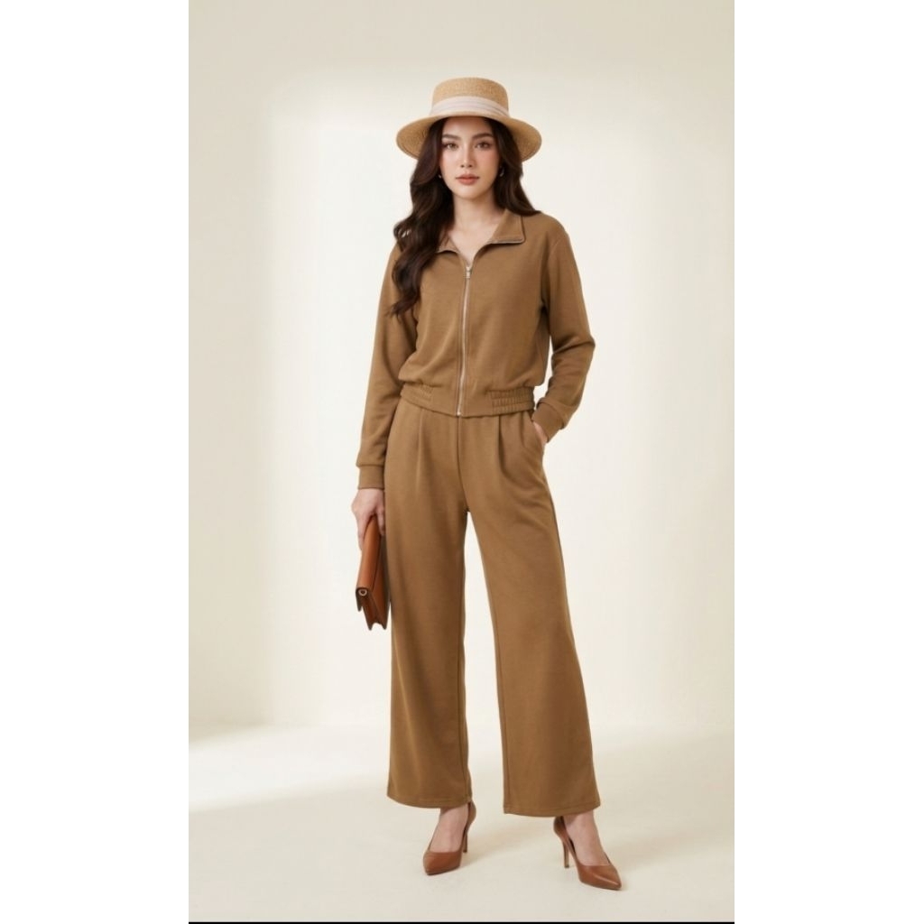 Used - มือ2 December เซทเสื้อครอป 2 ways +กางเกงผ้าวอร์ม ผ้าดีมากกก