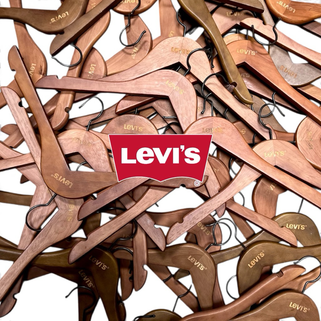ไม้แขวนเสื้อ แบรนด์ Vintage Levi’s งานเก่า เป็นไม้เนื้อแข็ง และตะขอเหล็ก สินค้าแท้ 💯 %