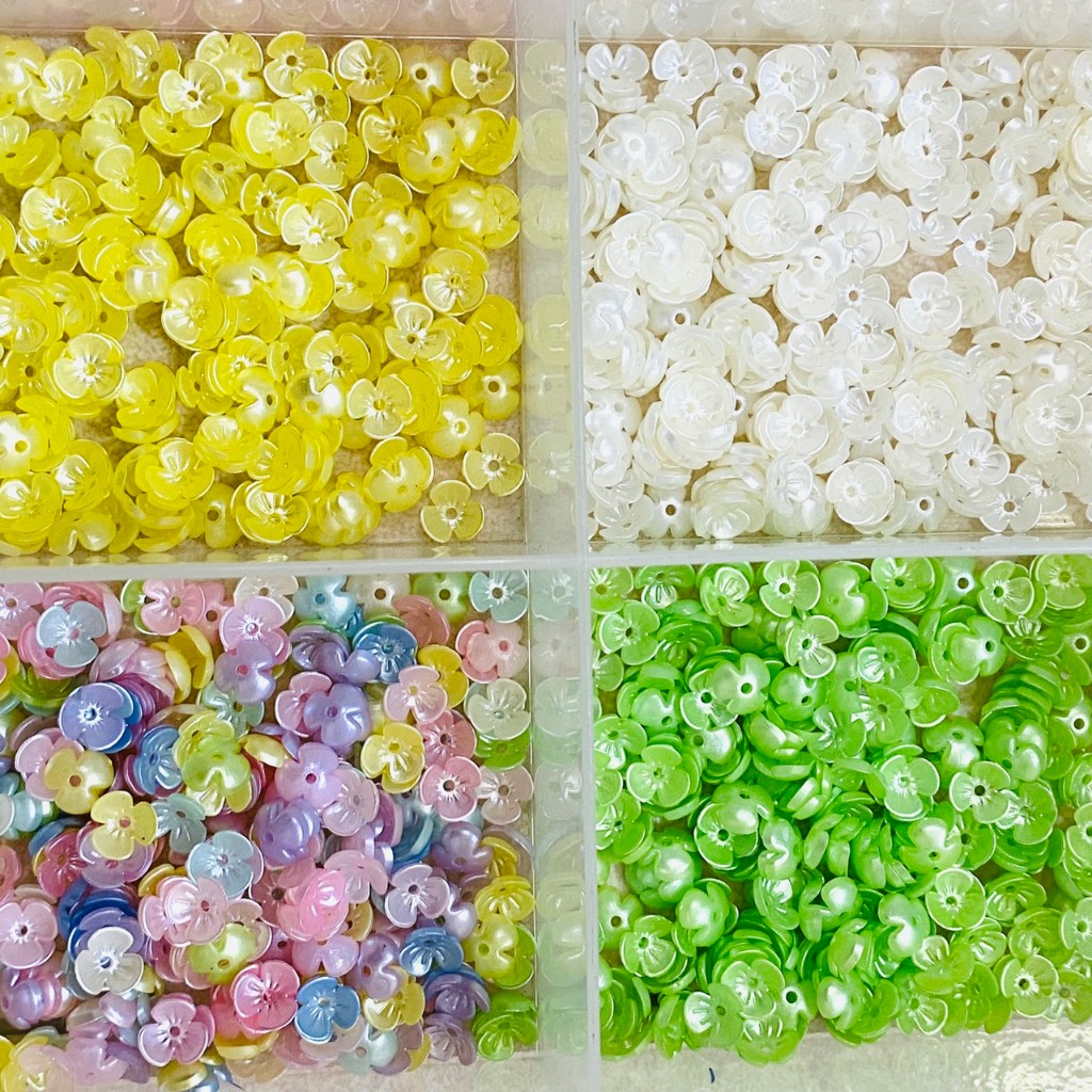 ลูกปัด ดอกไม้ 3กลีบ เคลือบมุก สีส้นแจ่มใส เหมาะสมสำหรับตกแต่งขื้นชิ้นงานฝีมือ DIY
