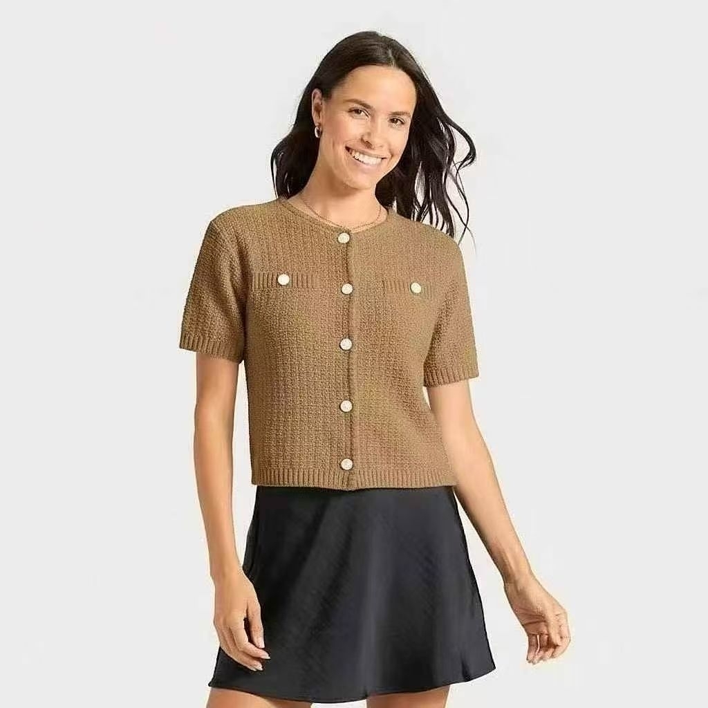 เสื้อแบรนด์a-new-dayสไตส์knitแขนสั้นสีน้ำตาลoldmoneyใส่สบายผ้านุ่มไม่คันกระดุมทองลุคคุณหนูบ้านรวยมาก