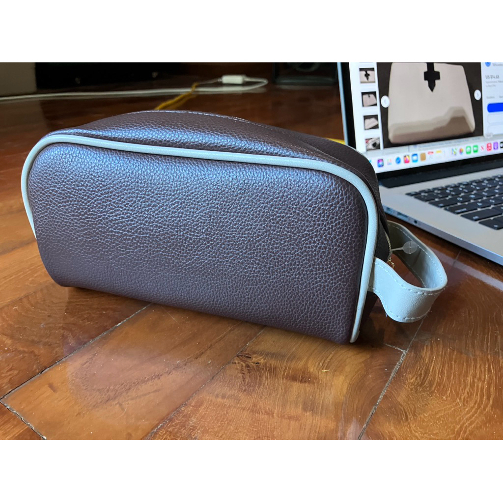 Oman Air Amouage Business class Amenity kit ใหม่ยังไม่ได้แกะ **ครีมข้างในหมดอายุ