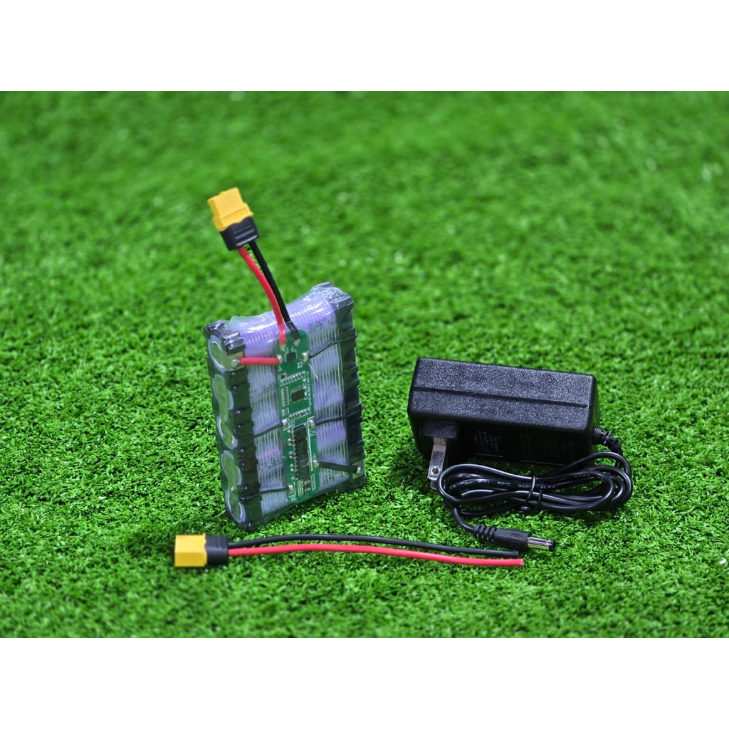 แบตลิเธียม 5s 21v 3000mah. **แบตใหม่มือ1** พร้อมชุดชาร์จ 2A **แอมป์เต็มแท้** Li-ion แบตเตอรี่ diy 18