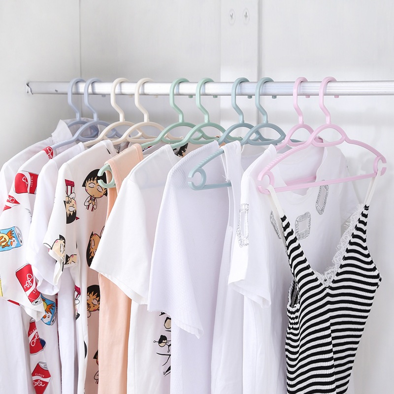 ไม้แขวนเสื้อพลาสติกกันลื่นไร้รอย สำหรับใช้ในบ้าน ตู้เสื้อผ้า ไม้แขวนเสื้อผู้ใหญ่ ราวตากผ้า จัดเก็บเสื้อผ้า ราคา ถูกที่สุด ดีลบีเคเค แกลเลอรีภาพที่ 6