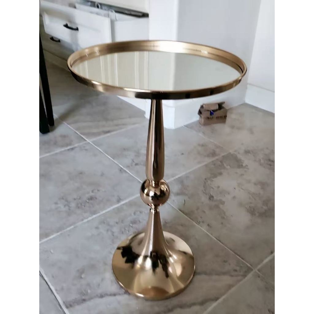 โต๊ะกาแฟข้าง/โต๊ะมุมสไตล์อิตาลีเรียบง่ายสำหรับห้องนั่งเล่น โดดเด่นด้วยดีไซน์เหล็กดัดโลหะสุดทันสมัย - รูปที่ 4