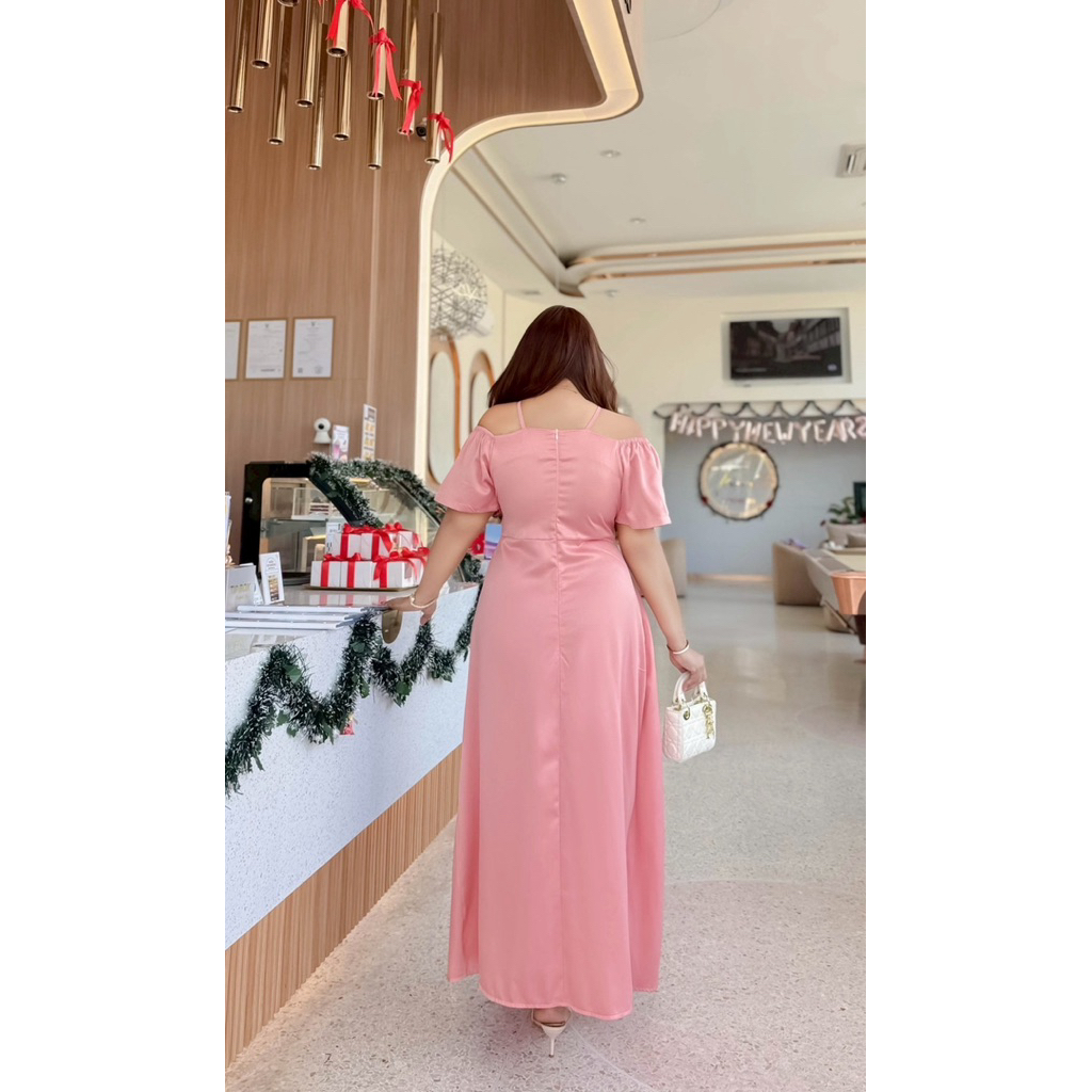 n แม็กซี่เดรส ผ้าซาร่า ทรงสายเดี่ยวไขว้อกปาดไหล่ แขนสั้น ต่อกระโปรงยาวมีระบายด้านข้าง ซิปหลัง - รูปที่ 5