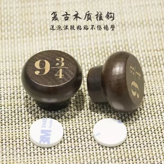 🔥 พร้อมส่ง 🇹🇭 🔥 🪵 ที่แขวนผนังไม้สไตล์วินเทจ 9¾ – แปะง่าย ไม่ต้องเจาะผนัง