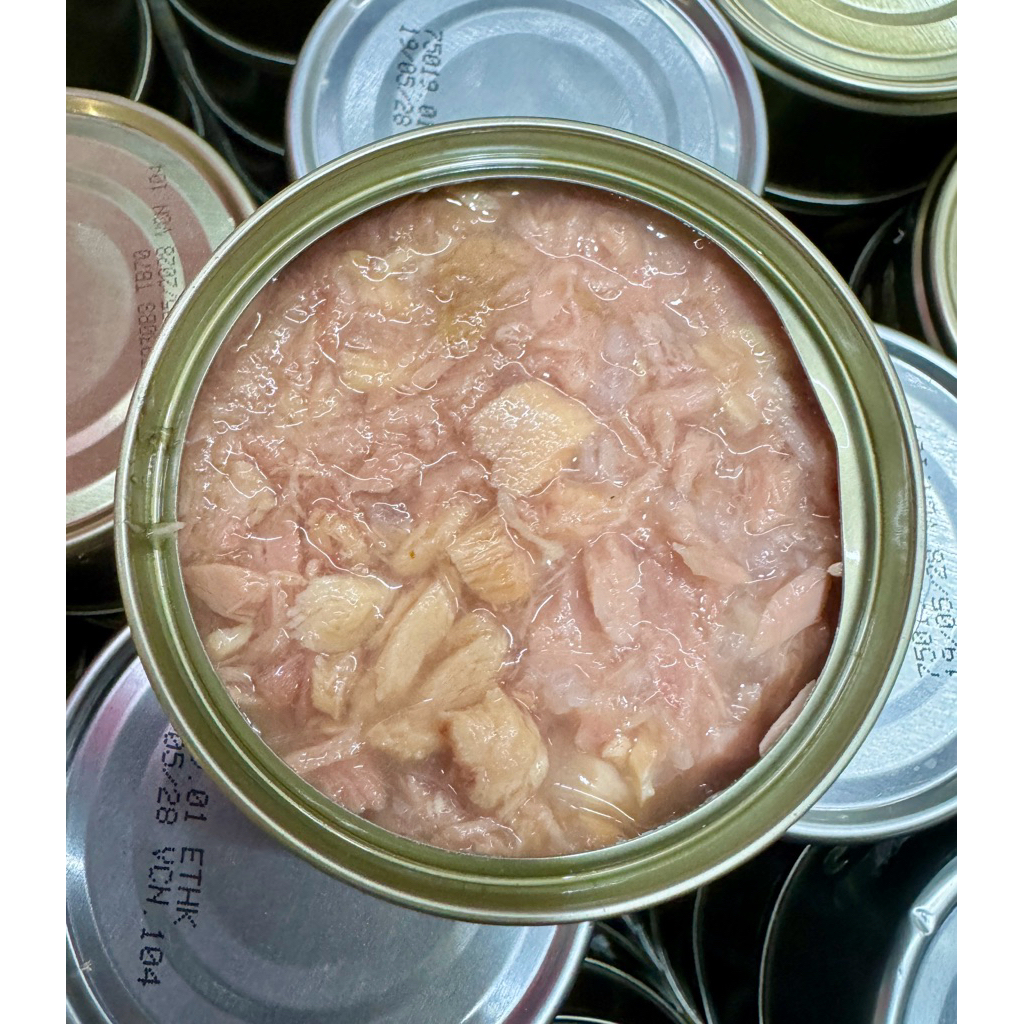 อาหารกระป๋องเปลือย ทูน่าขาวในน้ำซุป ขนาด 85g . เนื้อสวย กลิ่นหอม หมดอายุ 2528 แมวและสุนัขทานได้