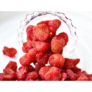 (ส่งไว) สตอเบอรรี่อบแห้ง 50-200 กรัม สดใหม่ เปรี้ยวหวานกำลังดี