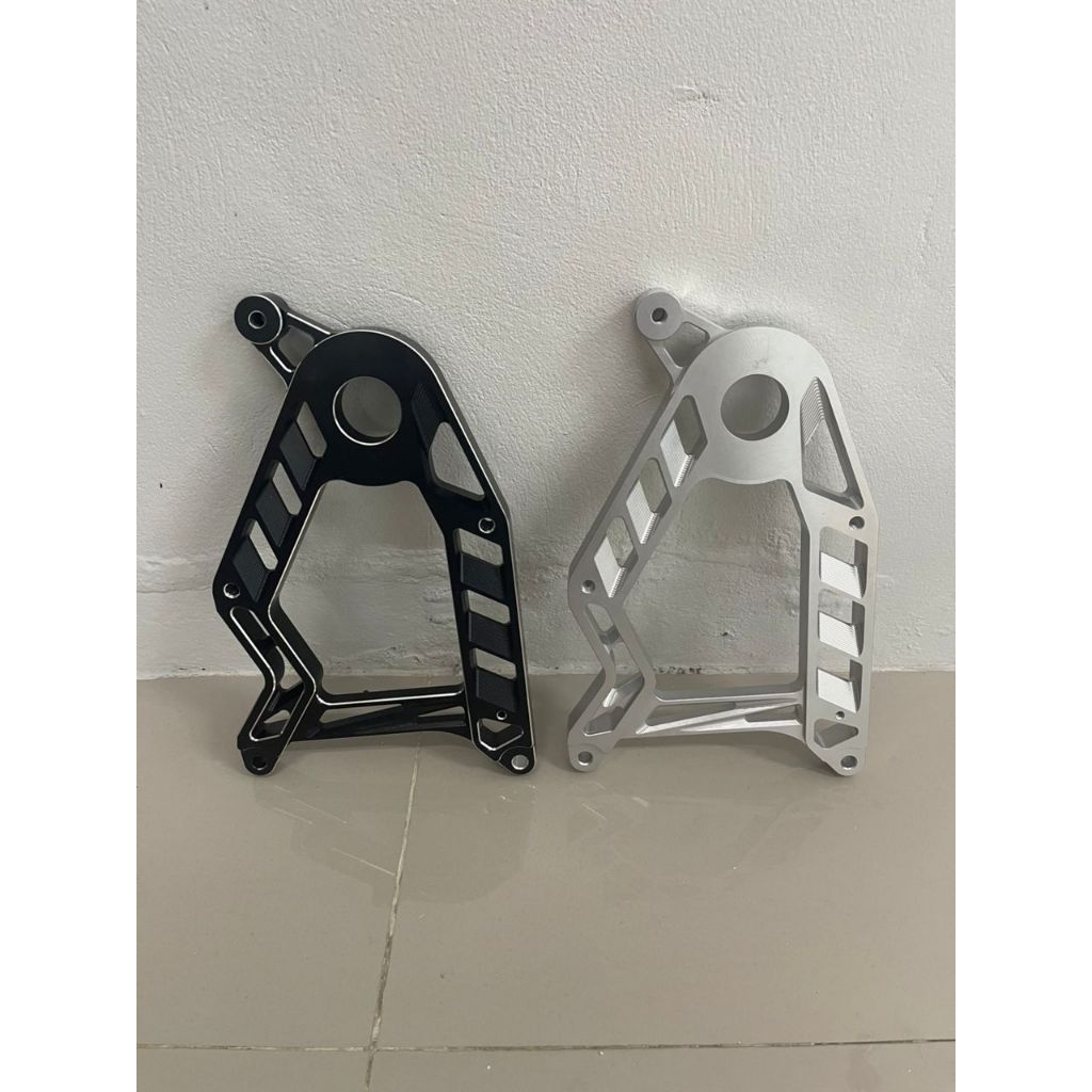 สวิงอาร์ม CNC Giorno125 V1 อลูมิเนียมหนา งานกัดลายสวย แข็งแรง มาพร้อมบูชรอง 3 ตัว ใส่แทนของเดิมได้ทันที
