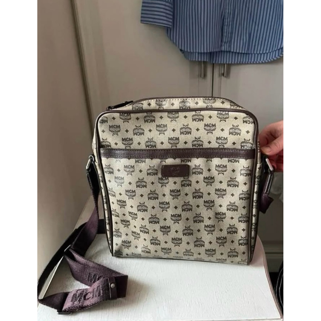 กระเป๋า MCM แท้ มือสอง Made in Korea สภาพใหม่มาก เอาไปใช้ทนๆ
