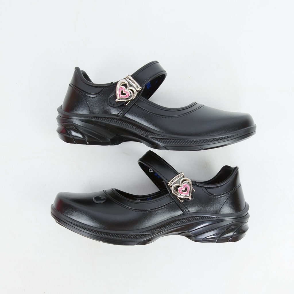 รองเท้านักเรียน Popteen 2026 ใส่แล้วป๊อบ สวยแบบตะโกน ถอดจิ๊บบิทซ์เปลี่ยนได้อีกด้วย