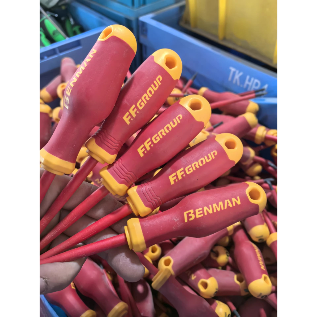 ⚡ [แพ็คคู่] ไขควงกันไฟ 1000V มาตรฐาน IEC60900 เกรดยุโรป (คละแบรนด์ BENMAN/FF GROUP) ปากแบน 4mm + แฉก PH1 ยาว 100mm เก่าๆ