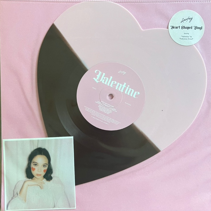 แผ่นเสียง LP Laufey – Valentine Laufey ( Heart shape vinyl Limited edition ) RARE ITEM แผ่นใหม่