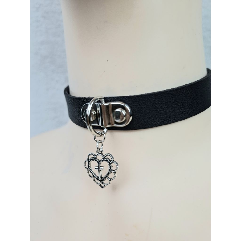 (พร้อมส่งจากกทม.)โชกเกอร์หนังจี้หัวใจกางเขน